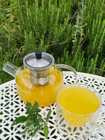 How Herbal Teas & Infused Waters Support Glowing Skin, Weight Loss Naturally